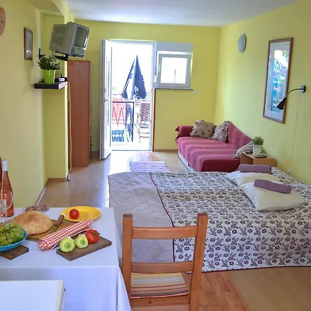 Anna Apartment *