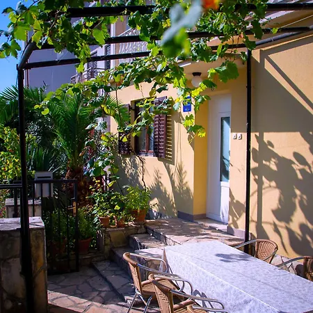 Anna Apartment