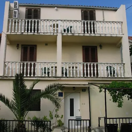 Anna Apartment *