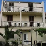 Anna Apartment *